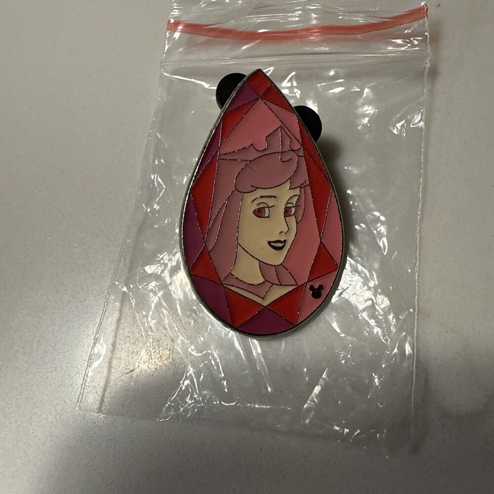 Disney Hidden Mickey Cast Lanyard 2008 Princess Gem Aurora Sleeping Beauty Pin